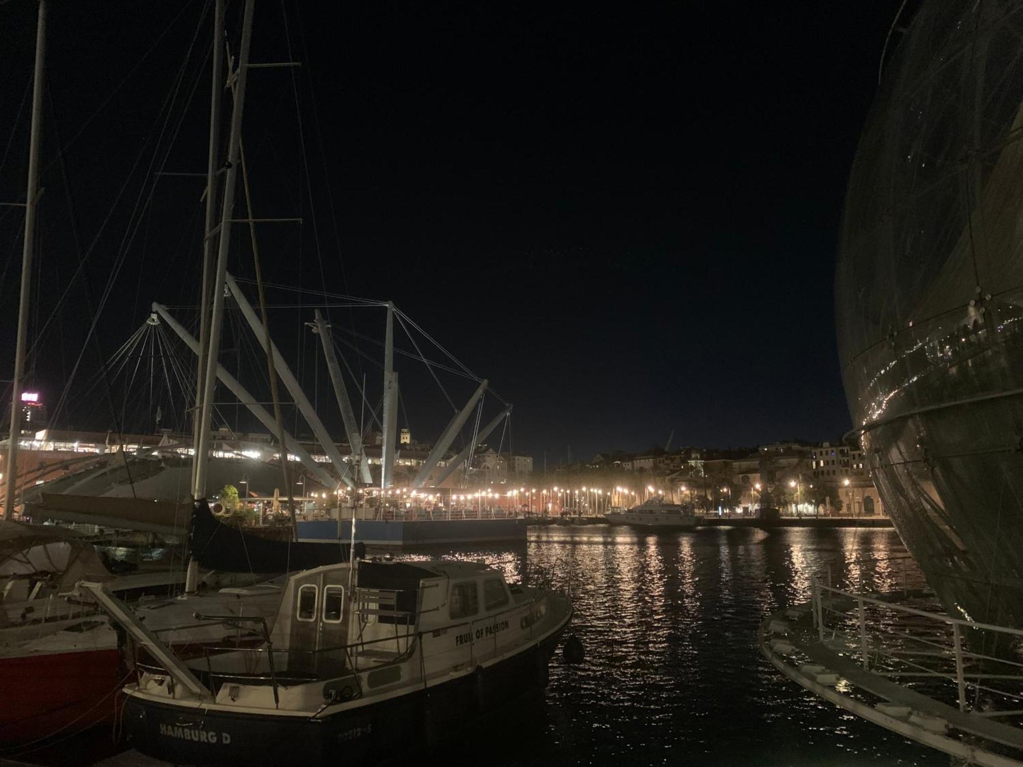 The First Molo Acquario, Porto Antico, Porto, Centro Storico *